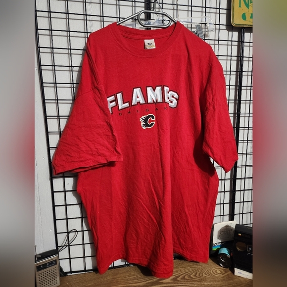Calgary Flames Red T-Shirt - Picture 1 of 6